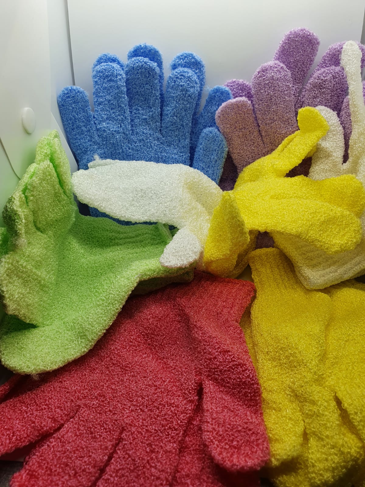 Random Colour Exfoliating Gloves 2pcs