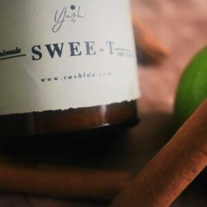 Swee-T: Cinnamon and Apple Scented Soy Candle