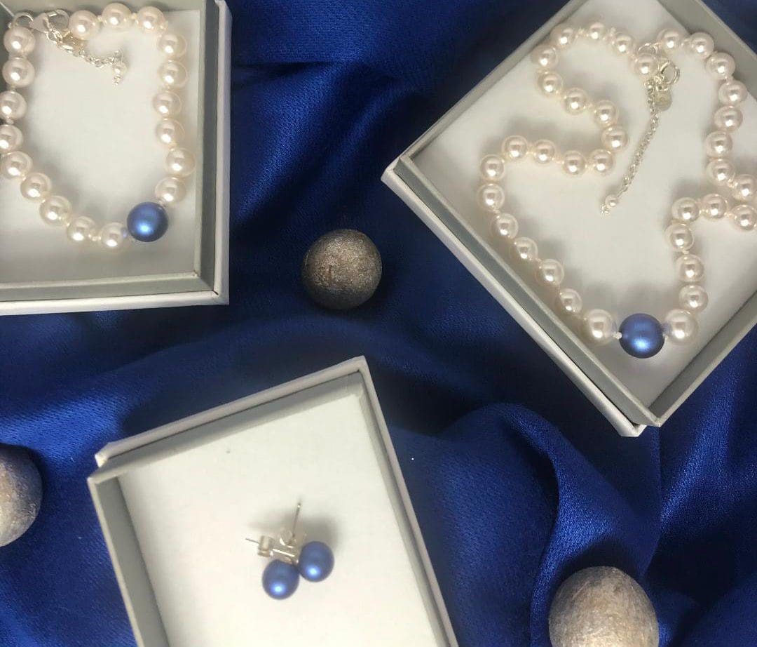 Swarovski Iridescent Dark Blue pearl jewellery set Swarovski Iridescent Dark Blue pearl jewellery set