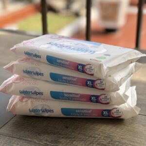 Unscented and fragrance-free facial wipes for sensitive skin