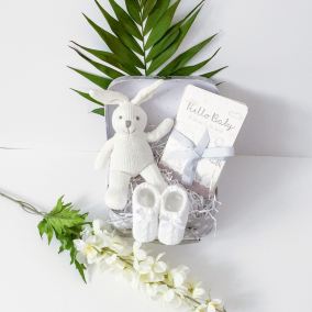 Knitted Memories baby gift set